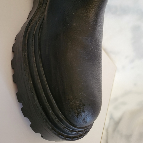 Stradivarius flat chelsea boots with rubber sole in black Size 7 - Picture 6 of 8